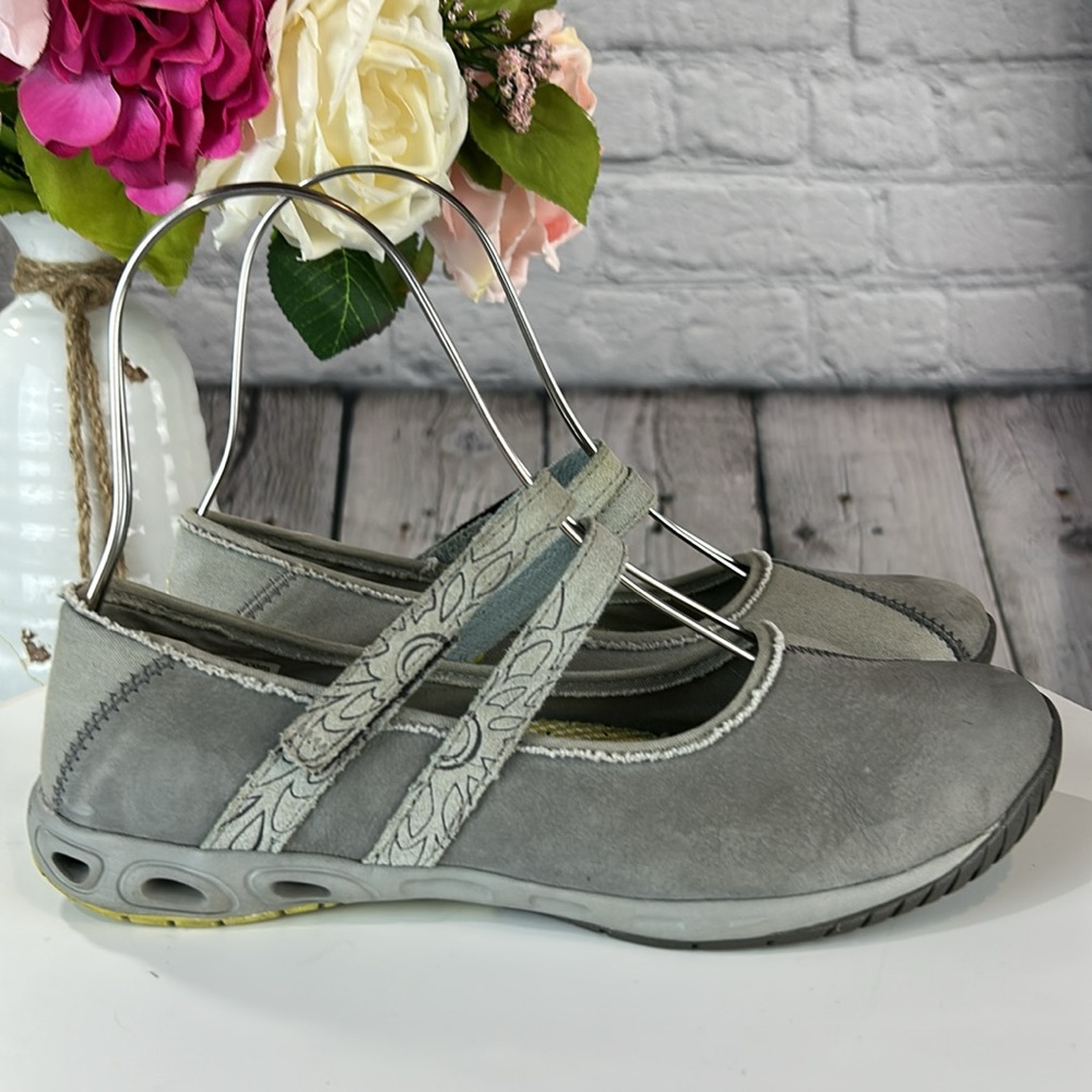 COLUMBIA Gray Suede & Canvas Mary Jane Tech Lite Omni-Grip Hiking Walking Flats - Picture 5 of 17
